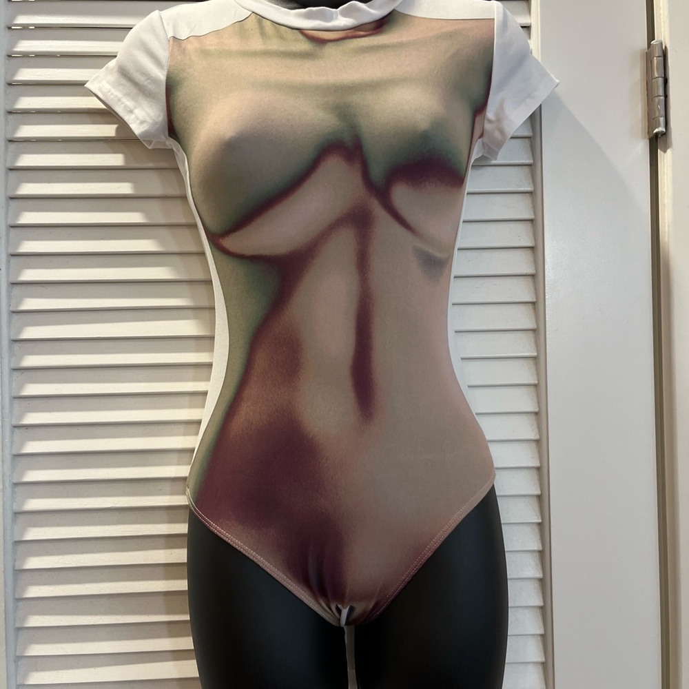 Fashion Nova Short Sleeve Printed Bodysuit in White and Multi-Tone Olive